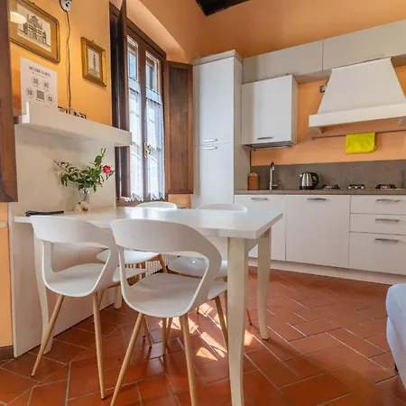 Il Portico In Piazza Principale * Orta San Giulio